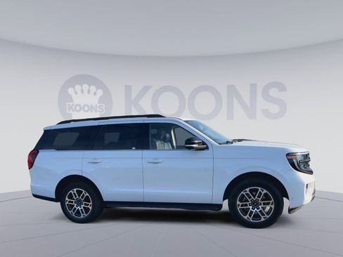 Used 2025 Ford Expedition Active AWD/4WD image 2