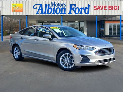 Used 2020 Ford Fusion SE image 1