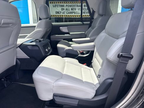 Used 2025 Ford Expedition Active AWD/4WD image 32