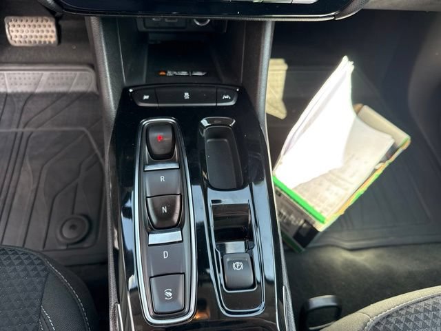 Used 2023 Chevrolet Bolt EUV LT w/ Comfort Package FWD image 39