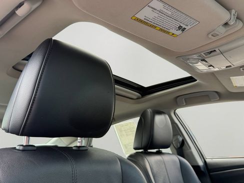 Used 2015 Toyota Avalon XLE Touring FWD image 9