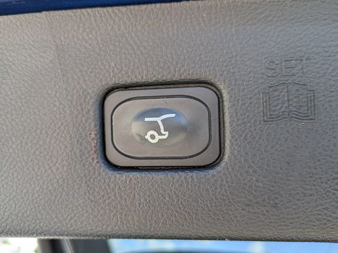 Used 2022 Ford Edge Titanium AWD/4WD image 16