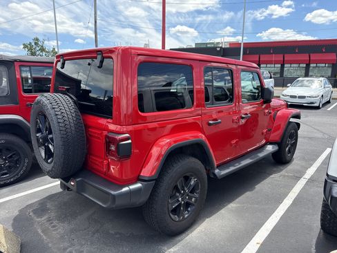 Used 2022 Jeep Wrangler Unlimited Sahara AWD/4WD image 4
