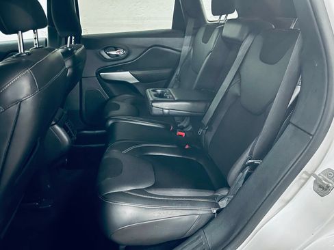 Used 2018 Jeep Cherokee Latitude Plus FWD image 18