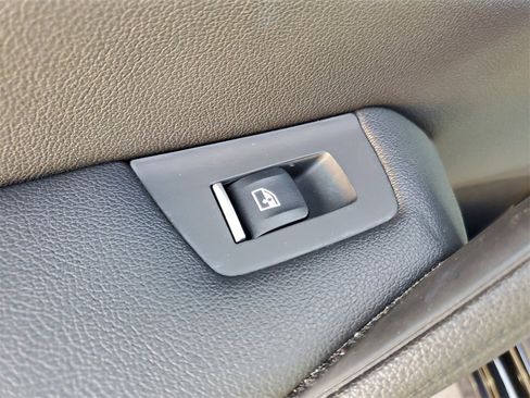 Used 2019 BMW 530i image 17