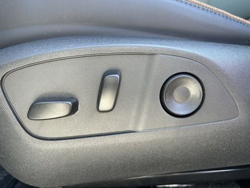 Used 2025 GMC Acadia AT4 w/ Luxury Package image 11