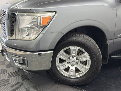 Used 2018 Nissan Titan SV RWD image 5