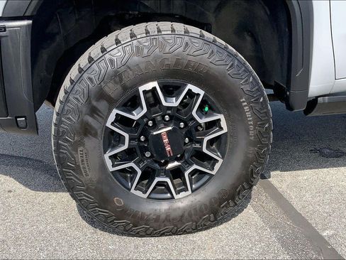 Used 2024 GMC Sierra 2500 AT4X AWD/4WD image 9
