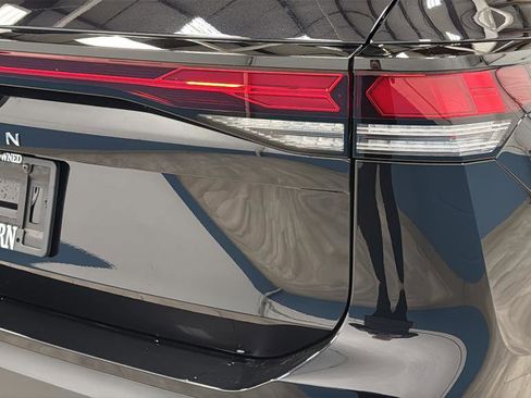 Used 2025 Volkswagen Tiguan SE image 37