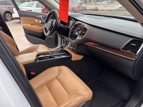 Used 2016 Volvo XC90 T6 Momentum image 57