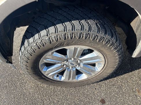 Certified 2019 Ford F150 Lariat w/ Equipment Group 502A Luxury image 26