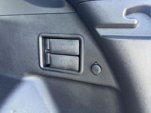 Used 2023 Chevrolet Equinox LT AWD/4WD image 23