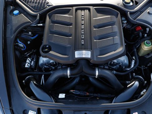 Used 2016 Porsche Panamera S image 23