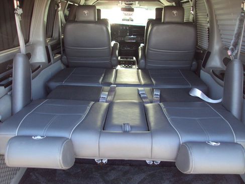 Used 2017 Chevrolet Express 2500 RWD image 12