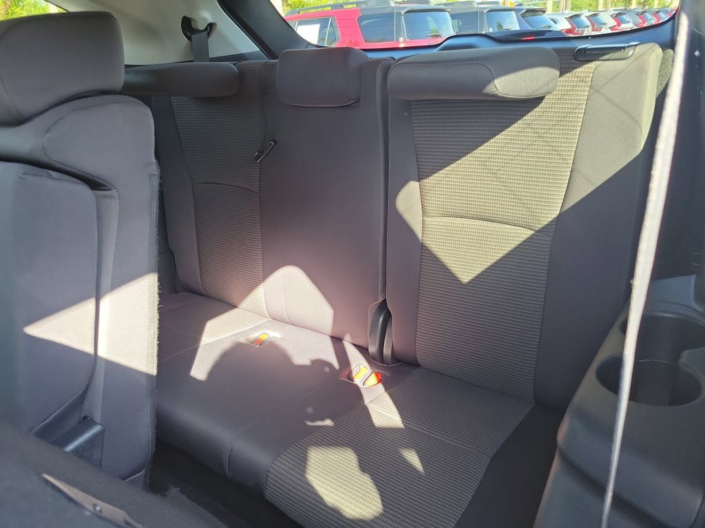 Used 2023 Toyota Highlander L FWD image 15