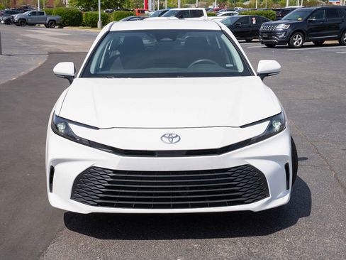 Used 2025 Toyota Camry LE image 2
