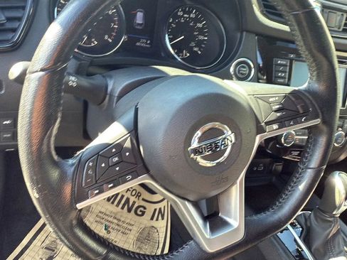 Used 2020 Nissan Rogue SV image 18