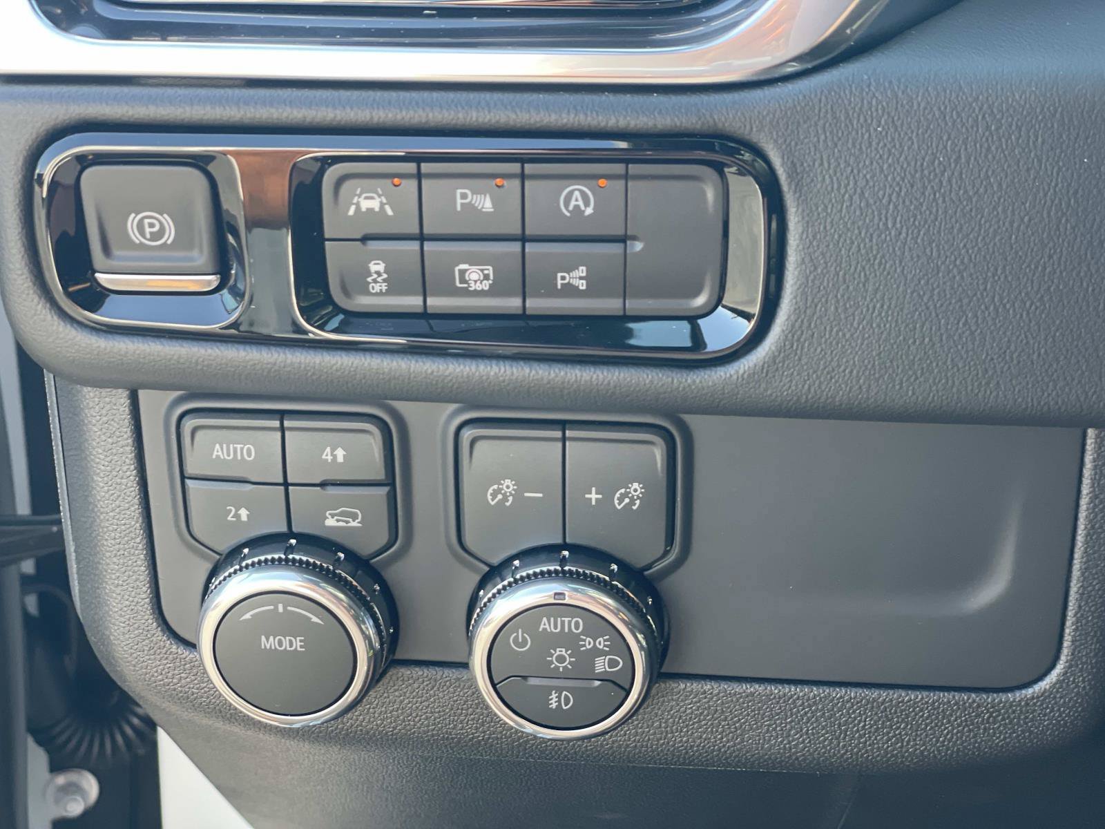 New 2026 GMC Yukon XL Elevation AWD/4WD image 18