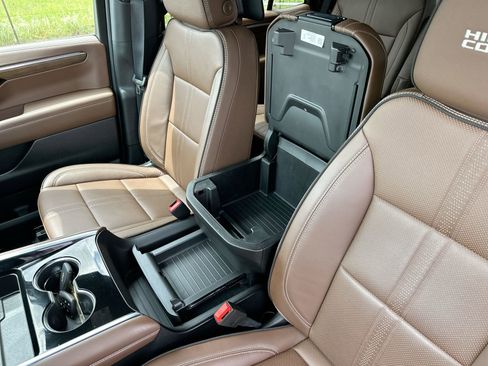 Certified 2025 Chevrolet Tahoe High Country AWD/4WD image 21