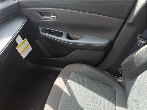 New 2026 Nissan Leaf FWD image 24
