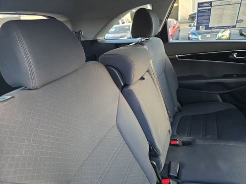 Used 2020 Kia Sorento LX FWD image 11