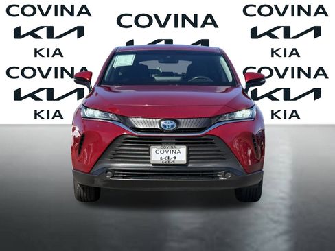 Used 2022 Toyota Venza LE image 3