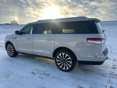 Used 2024 Lincoln Navigator L Reserve image 5