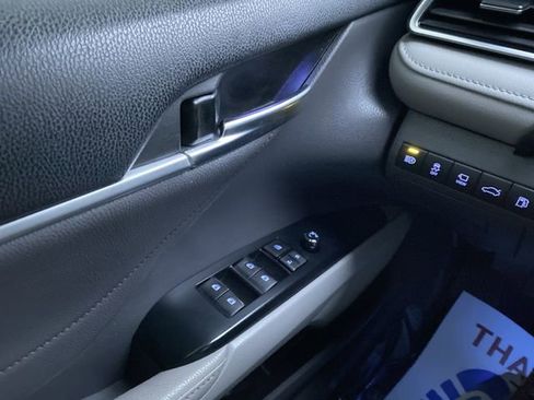 Used 2018 Toyota Camry XLE image 26