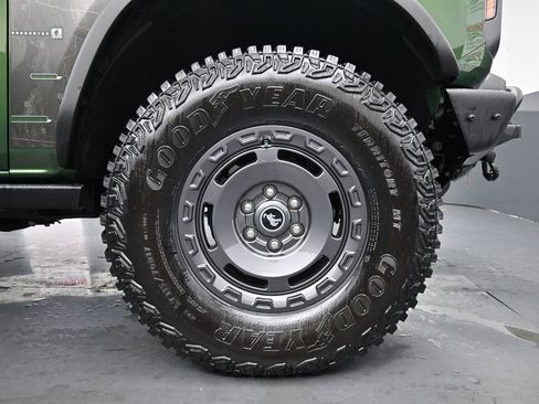 Used 2024 Ford Bronco Everglades image 11