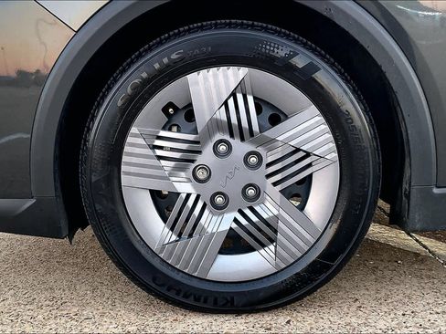 Certified 2025 Kia K4 LX image 8