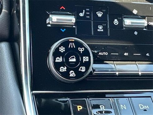 New 2025 Nissan Armada SL w/ Captain's Chari Seat Package image 38