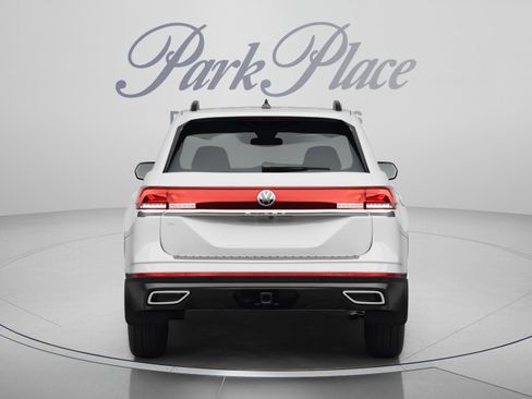 Used 2026 Volkswagen Atlas SE FWD image 4