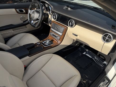 Used 2019 Mercedes-Benz SLC 300 image 29