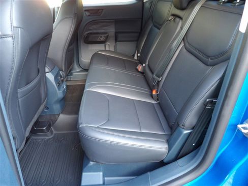 New 2025 Ford Maverick Lariat w/ Black Appearance Package image 24