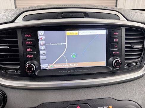 Used 2019 Kia Sorento SX FWD image 17