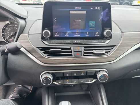Used 2025 Nissan Altima 2.5 SV FWD image 17