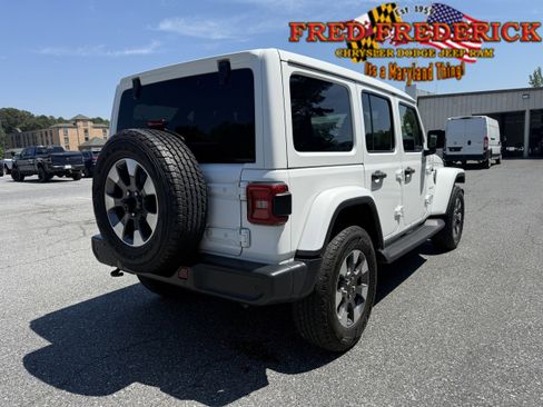 Used 2022 Jeep Wrangler Unlimited Sahara w/ LED Lighting Group AWD/4WD image 9