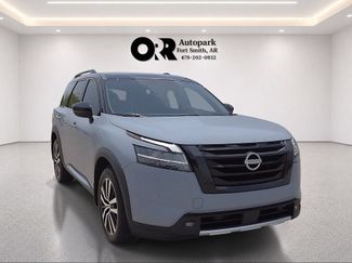 Used 2024 Nissan Pathfinder Platinum AWD/4WD video 1
