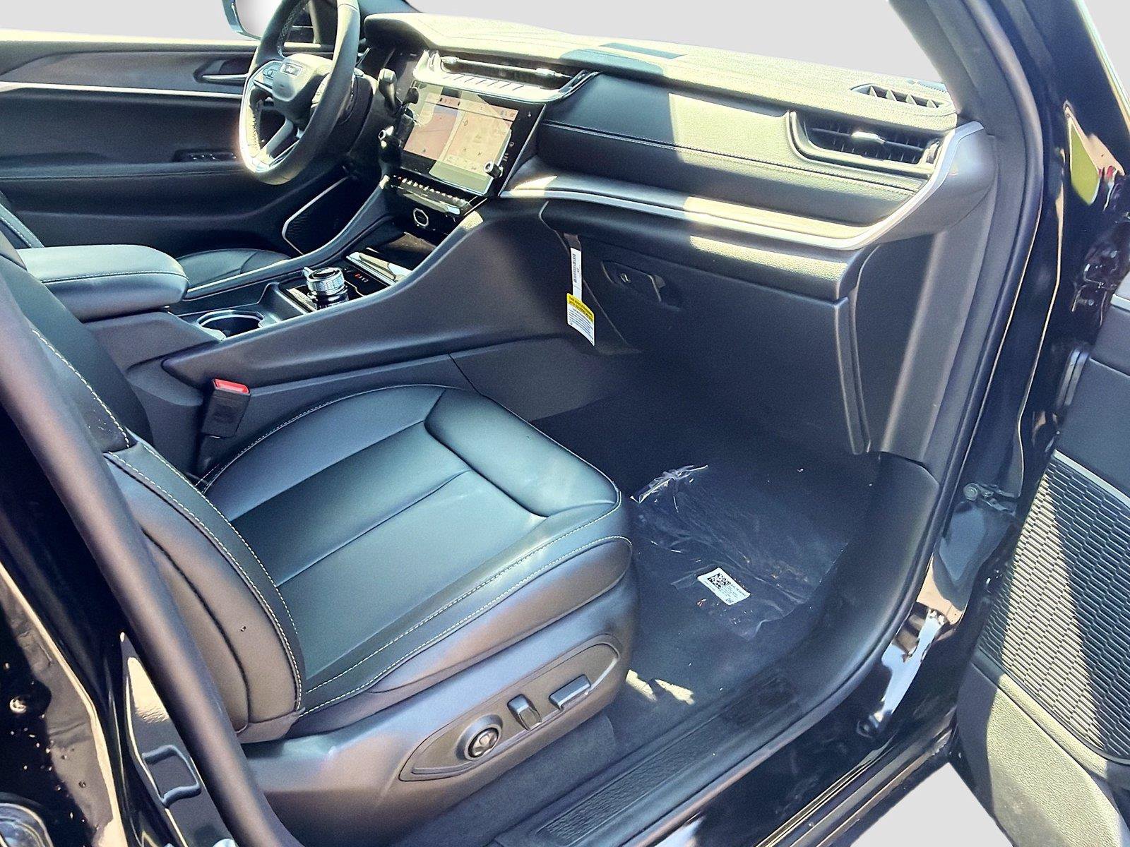 New 2026 Jeep Grand Cherokee Limited AWD/4WD image 14