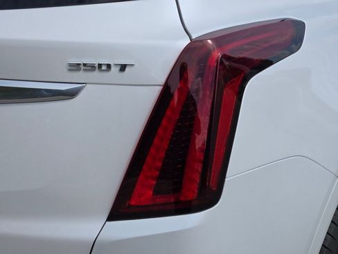 New 2025 Cadillac XT5 Luxury image 12