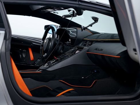 Used 2021 Lamborghini Aventador SVJ image 19