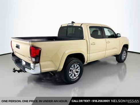 Used 2019 Toyota Tacoma SR5 AWD/4WD image 5