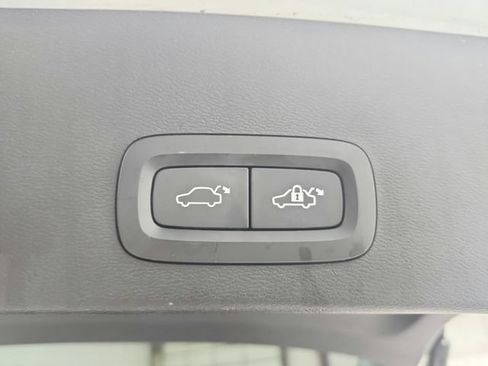 Used 2024 Volvo XC40 B5 Plus AWD/4WD image 49