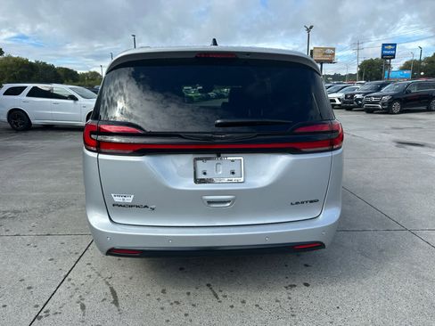 New 2026 Chrysler Pacifica Limited w/ S Appearance Package image 8