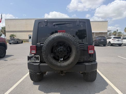 Used 2011 Jeep Wrangler Unlimited Rubicon w/ Connectivity Group AWD/4WD image 15