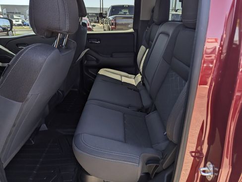 Used 2025 Nissan Frontier SV w/ Tow Package RWD image 9