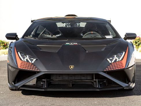 Used 2022 Lamborghini Huracan STO image 3