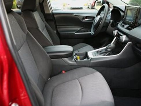 Used 2020 Toyota RAV4 XLE w/ Carpet Mat Package AWD/4WD image 17