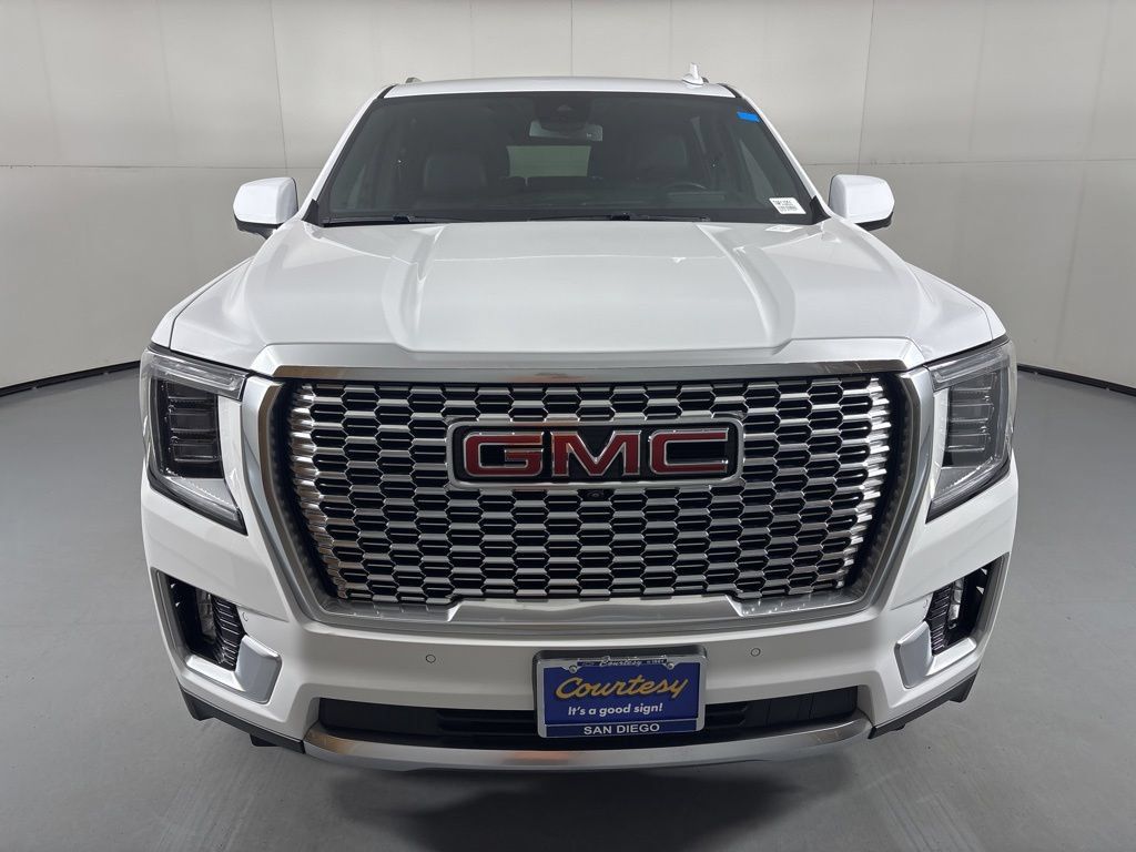 Used 2024 GMC Yukon XL Denali AWD/4WD image 3