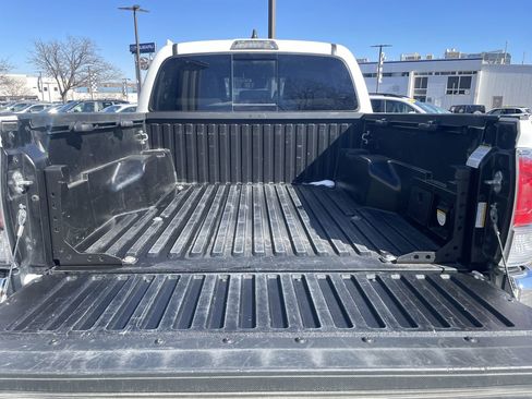 Used 2022 Toyota Tacoma TRD Off-Road image 14